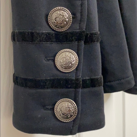 Blazer - Picture 5 of 5